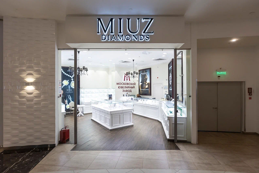 MIUZ Diamonds